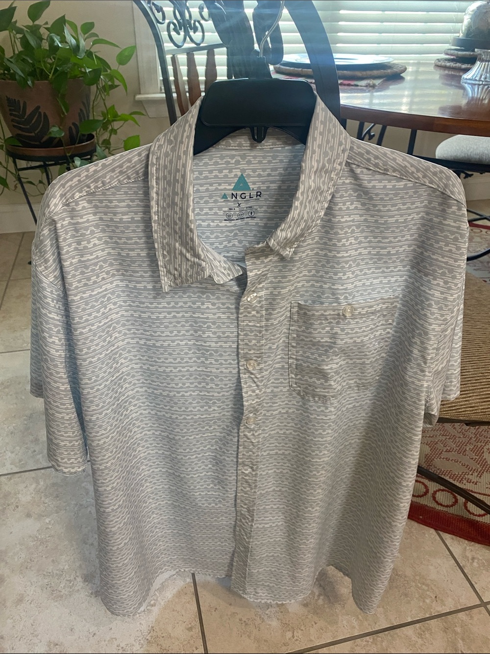 ANGLR Men's Short Sleeve Button-Down Shirt Light Gray & White Wave Pattern XL